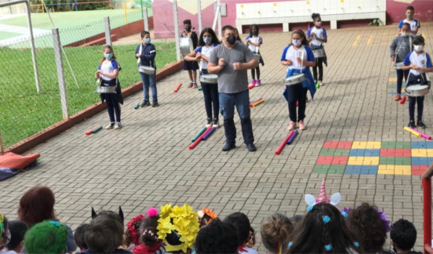 A música na escola: Visita da Fanfarra da EMEB Rodrigo Octávio Langaard Menezes