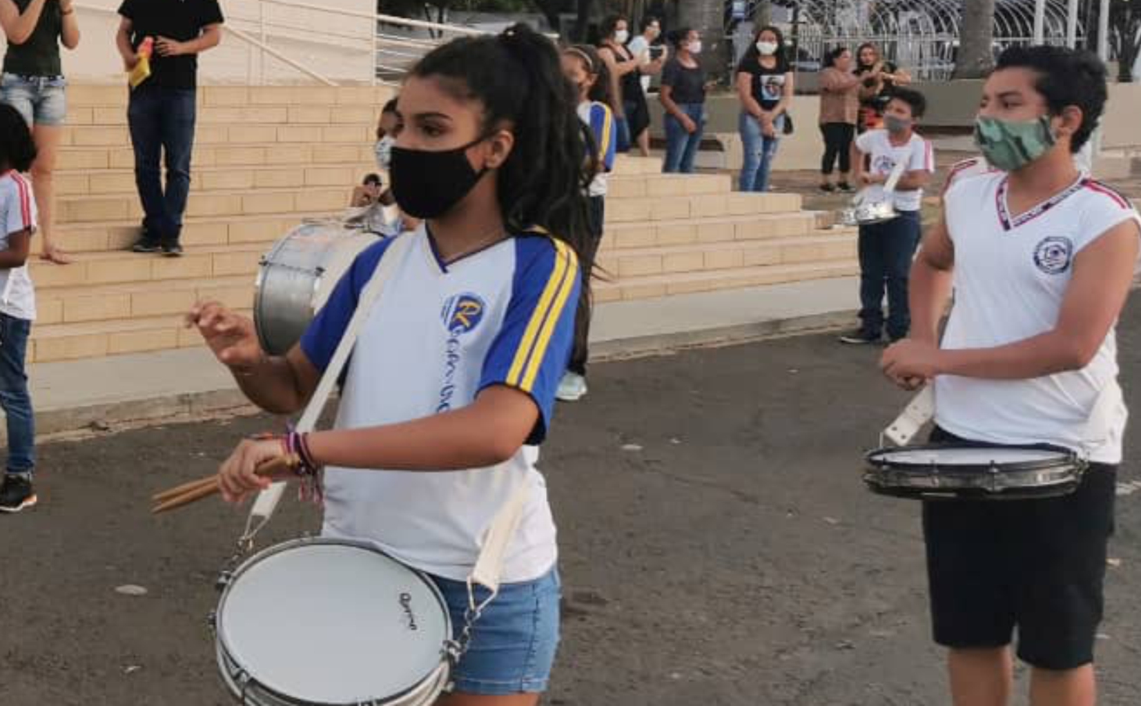 Fanfarras das Escolas Municipais fazem desfile pelo centro de Cosmópolis